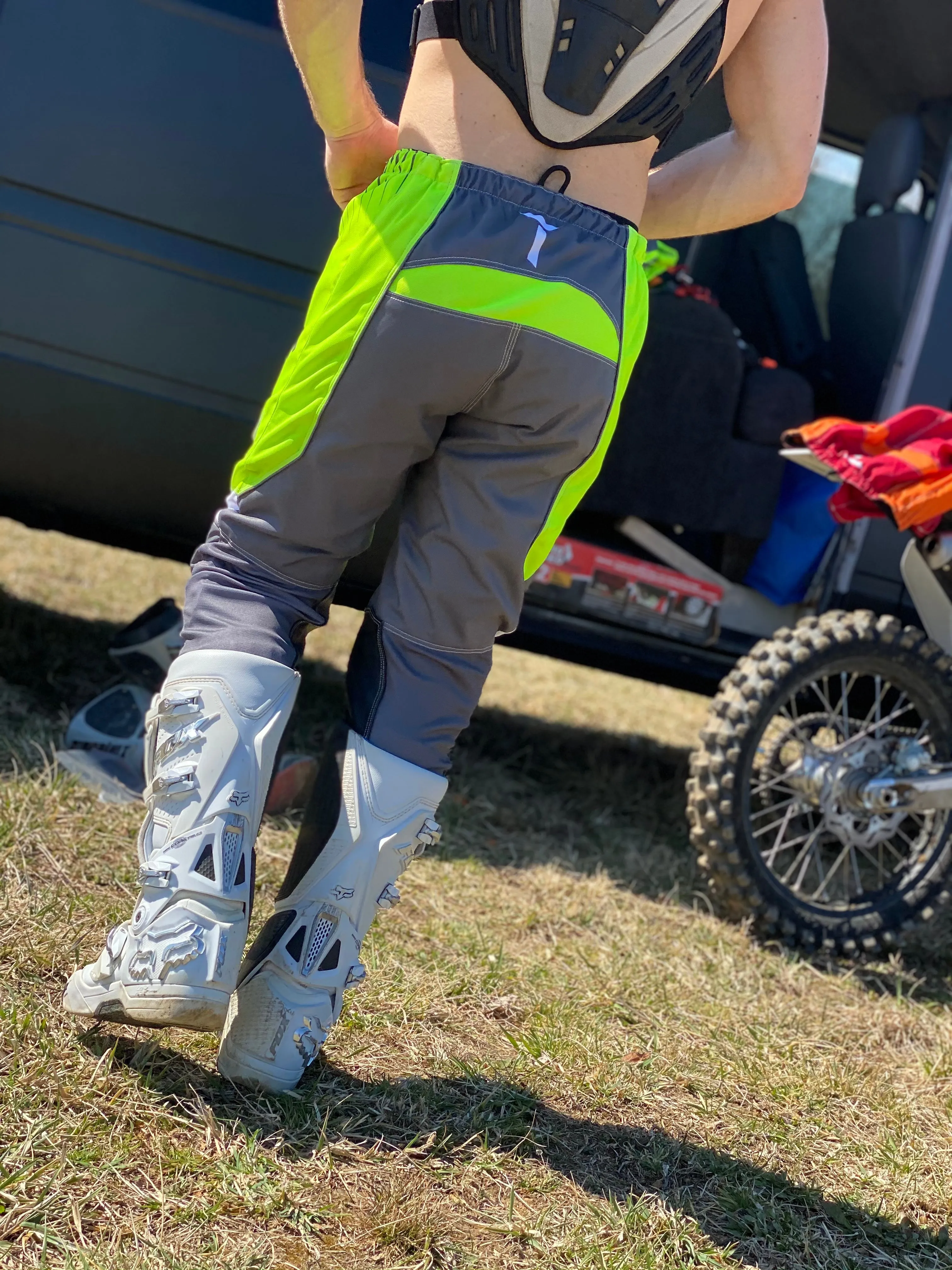 2022 TrueMX Transfer Pant - FLO/CHARCOAL - [CLOSEOUT]