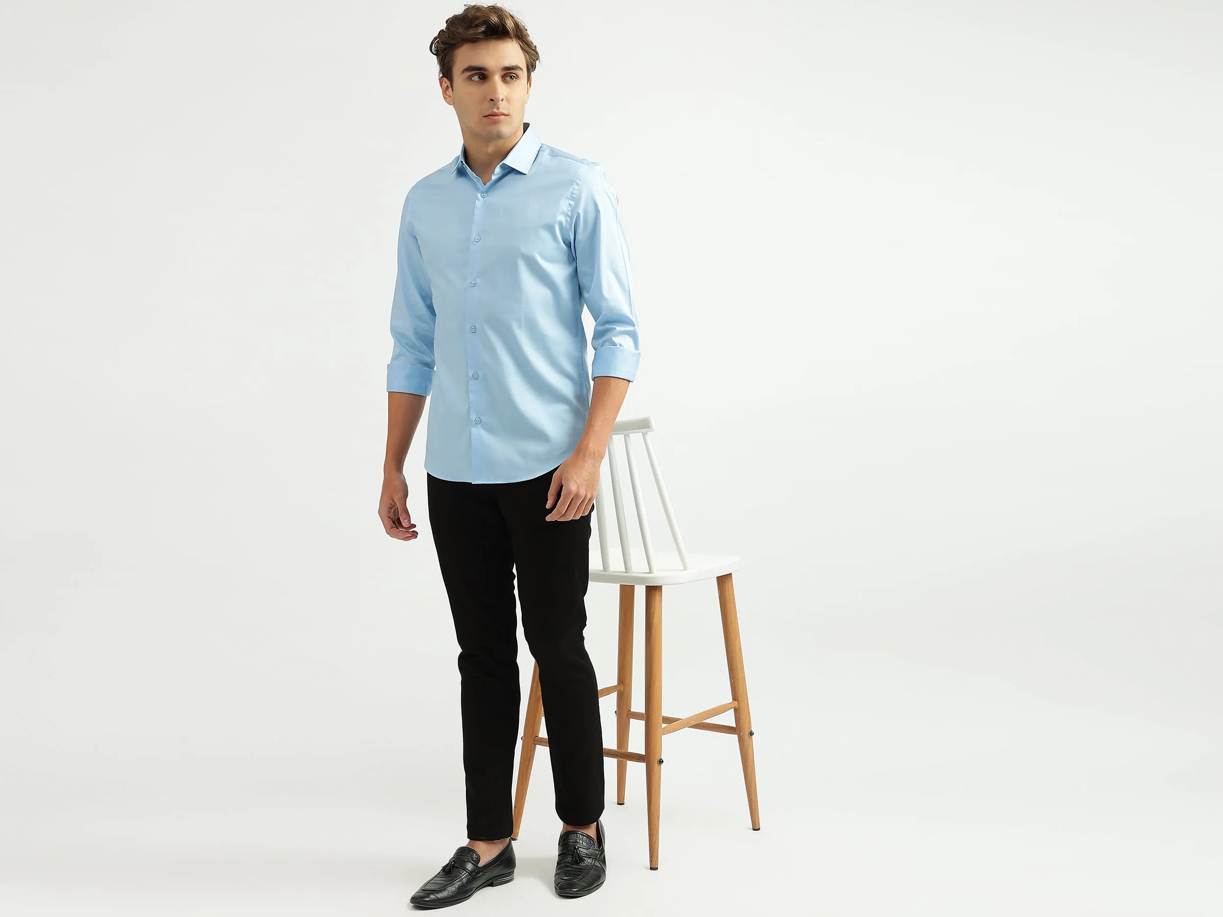 Men Solid Cutaway Collar Shirt