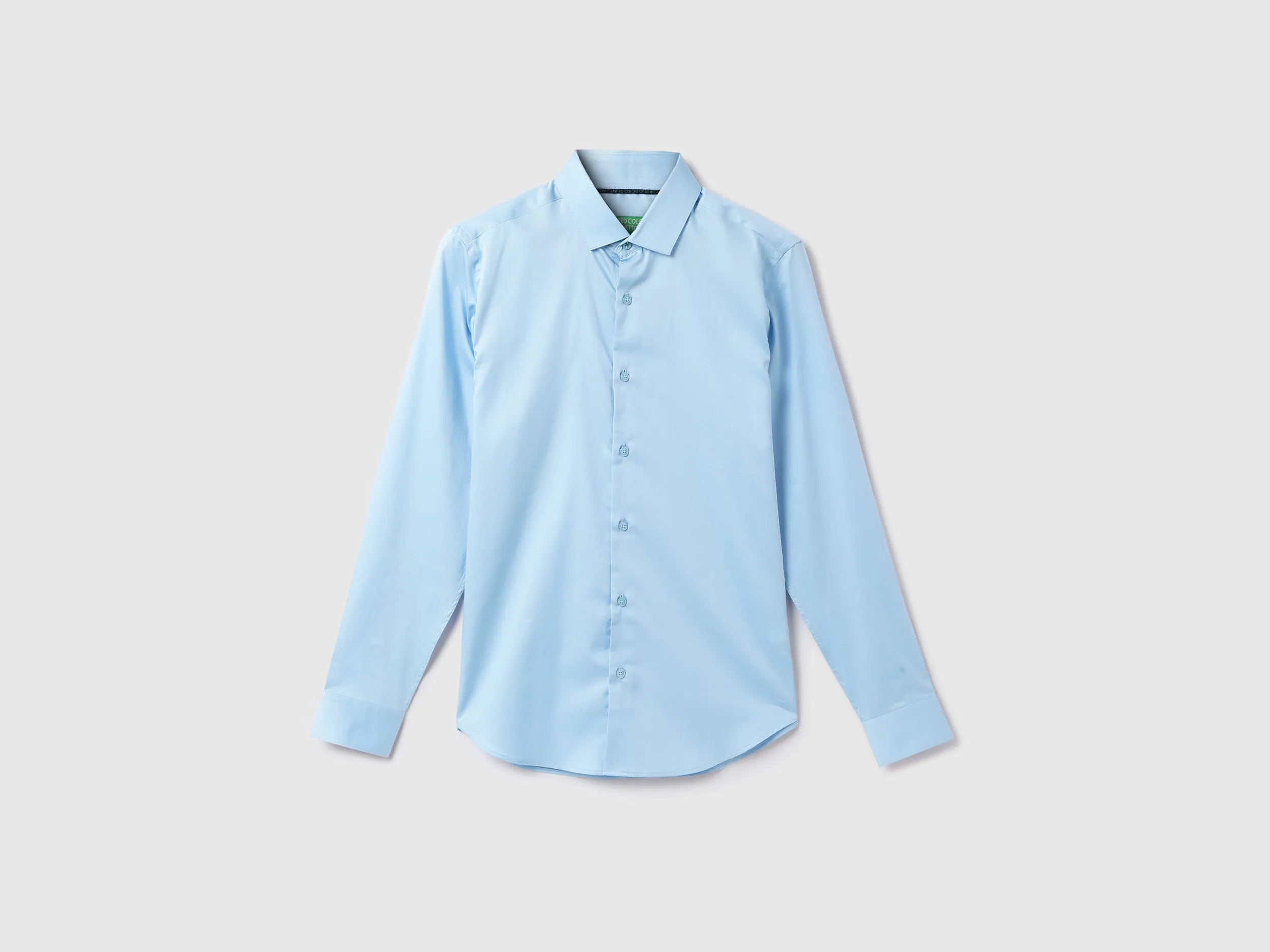 Men Solid Cutaway Collar Shirt