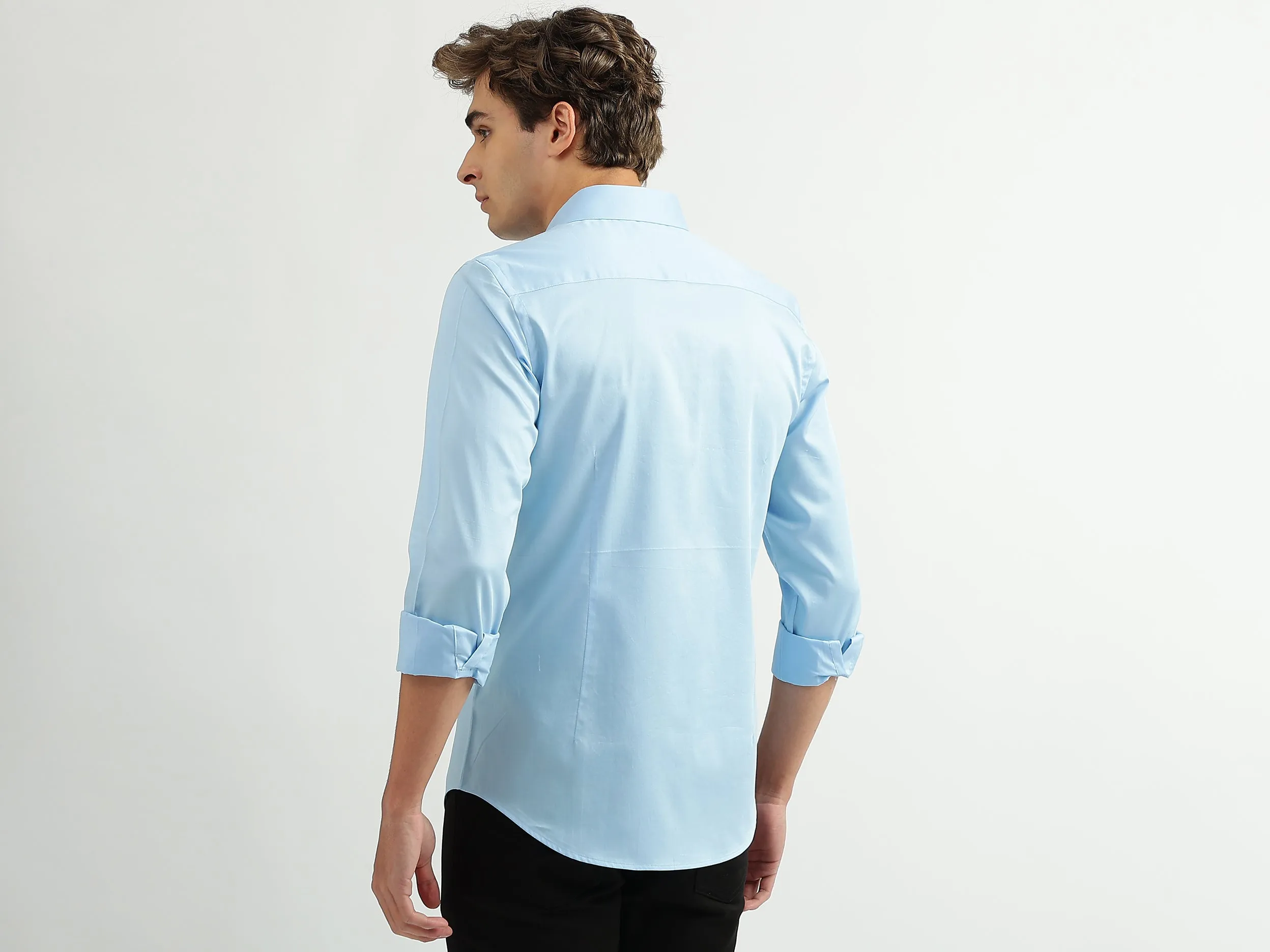 Men Solid Cutaway Collar Shirt