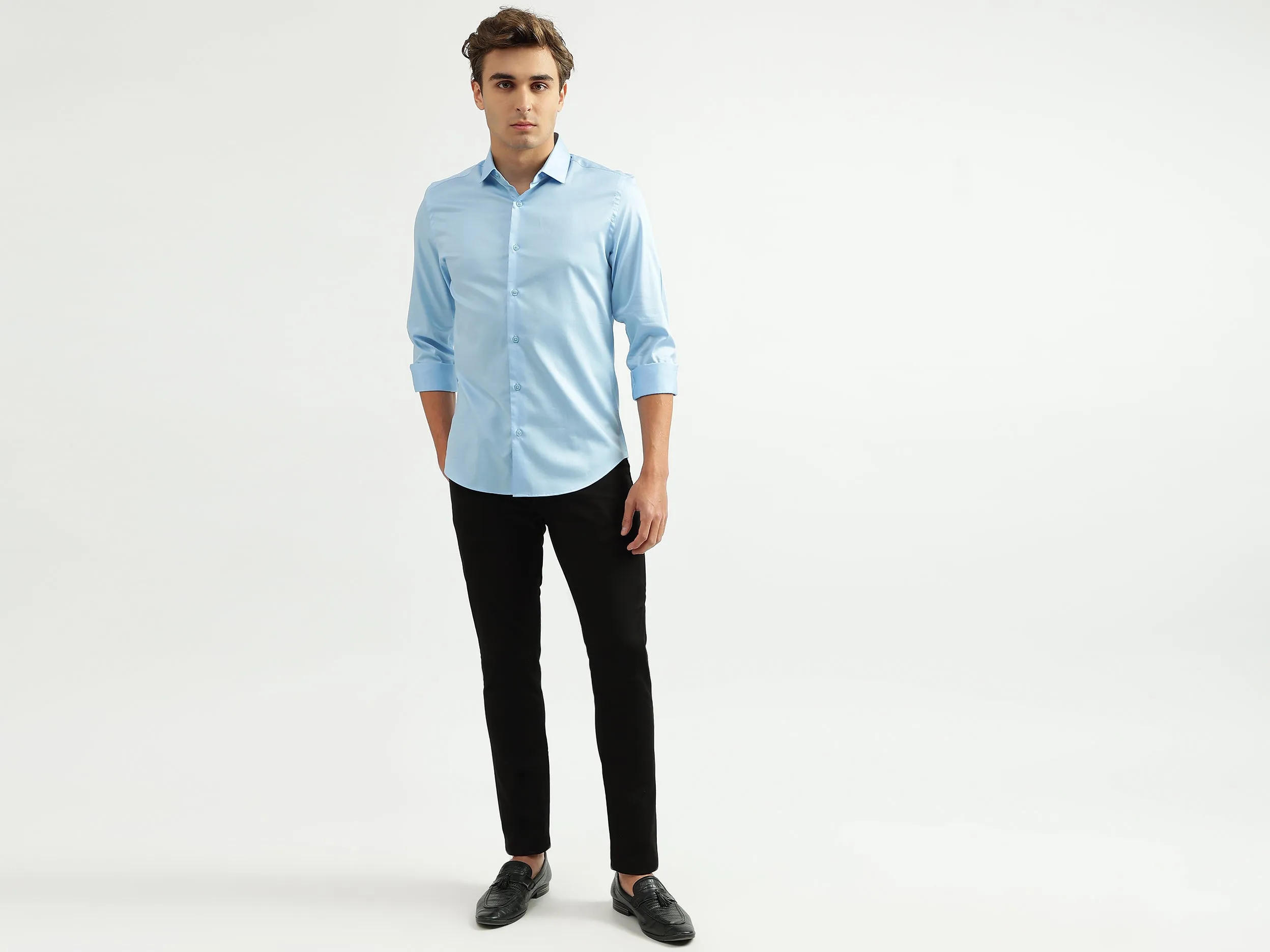 Men Solid Cutaway Collar Shirt