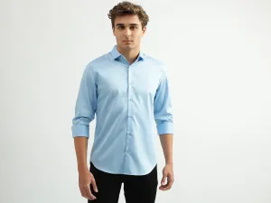 Men Solid Cutaway Collar Shirt