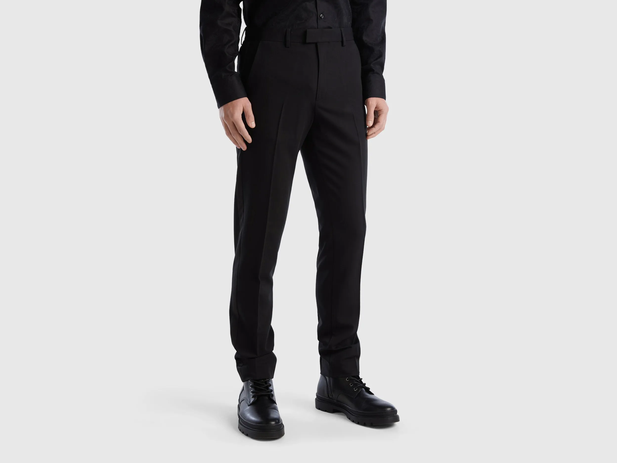 Men's Solid Slim Fit Trousers