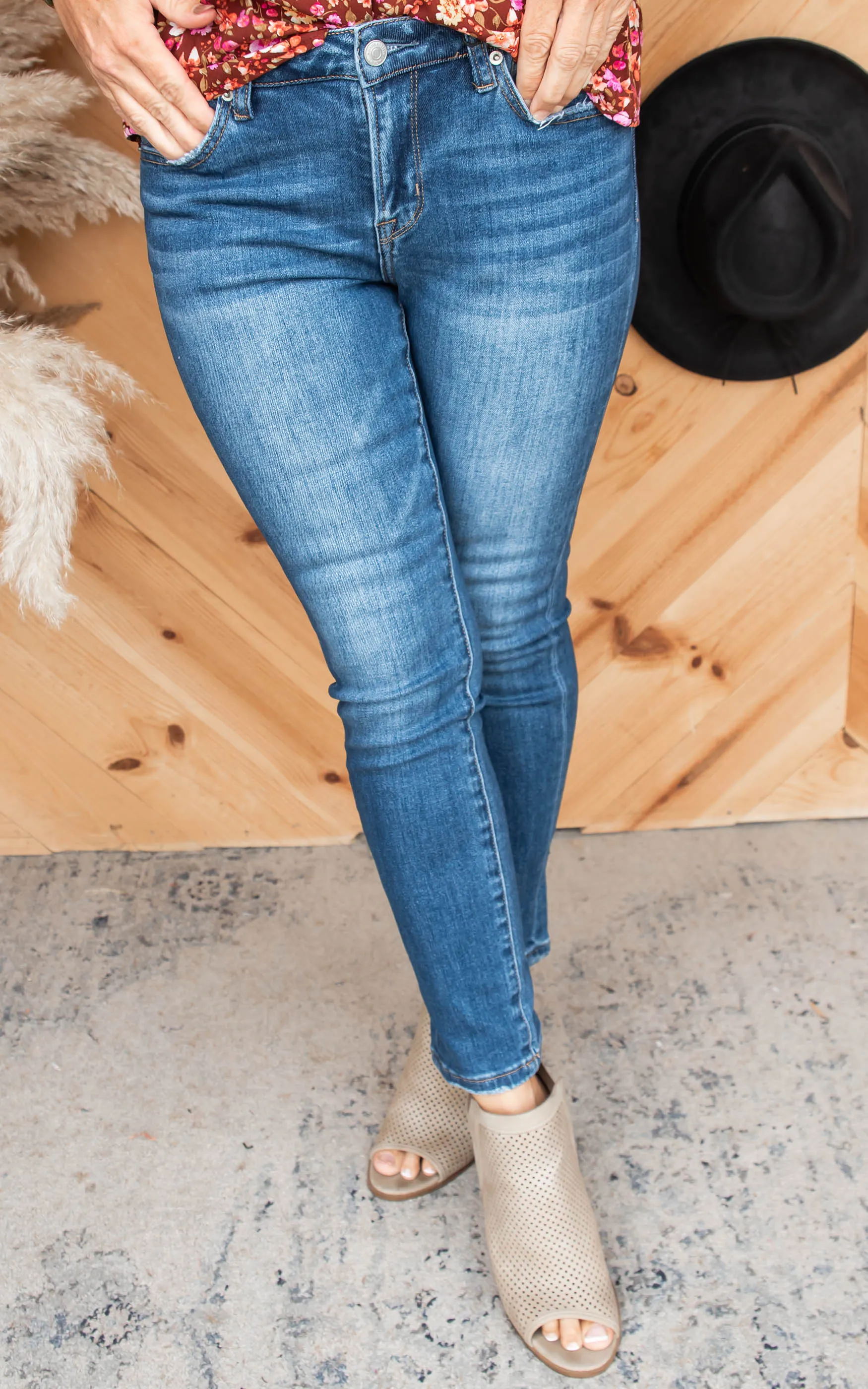 Mica | The Alice Medium Wash Mid-Rise Cigarette Ankle Denim Jeans** - Final Sale
