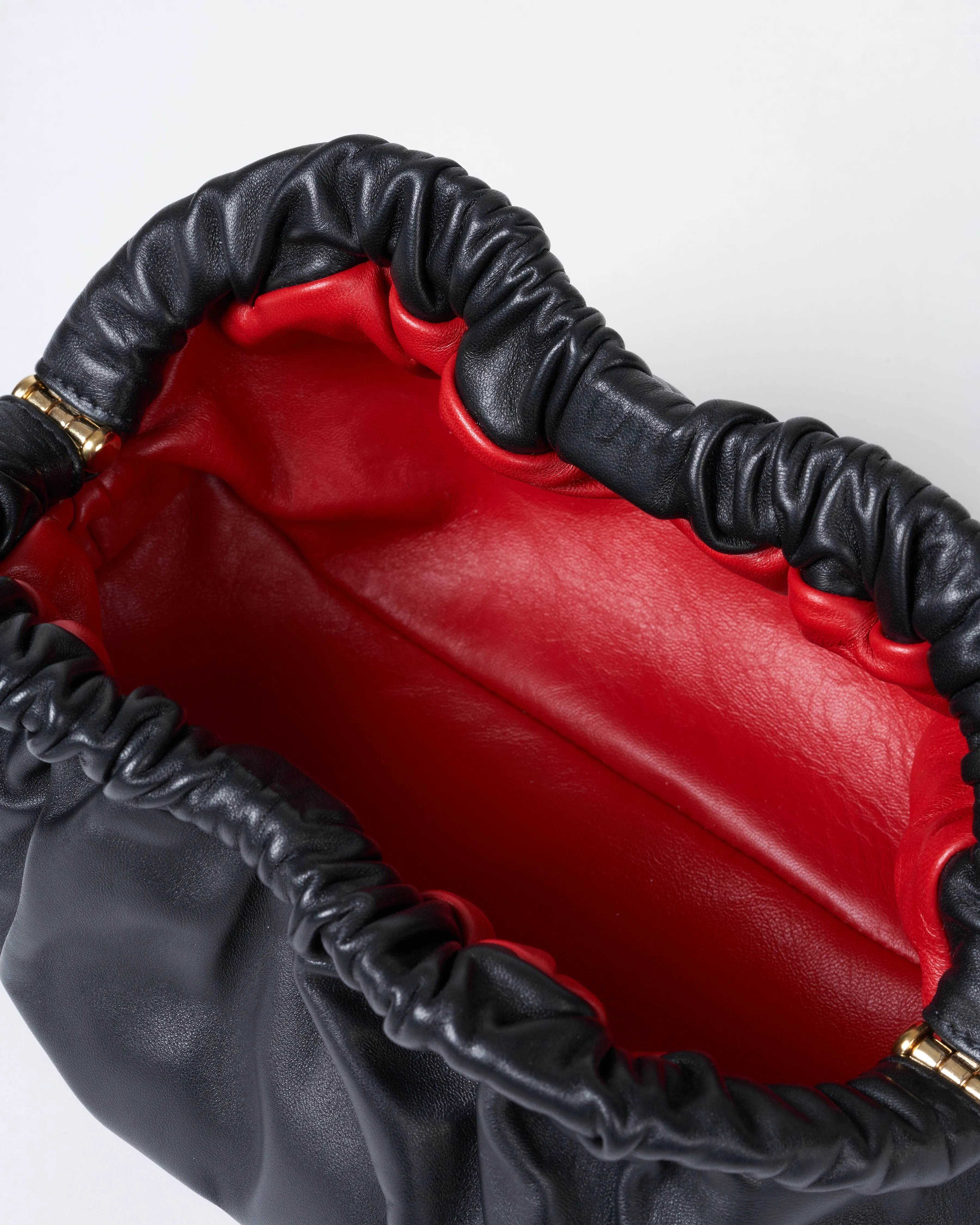 mini cloud clutch - black / flamma