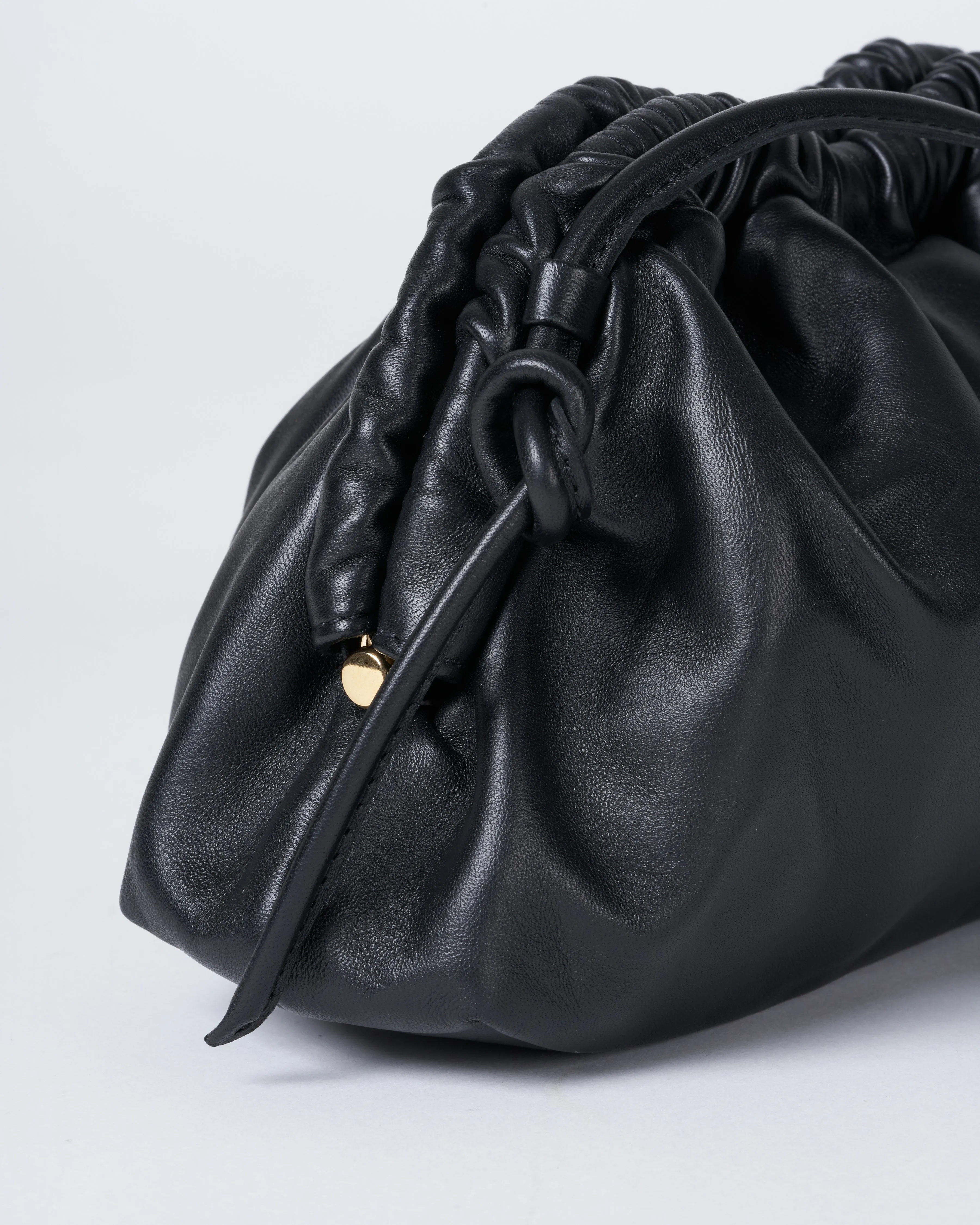 mini cloud clutch - black / flamma
