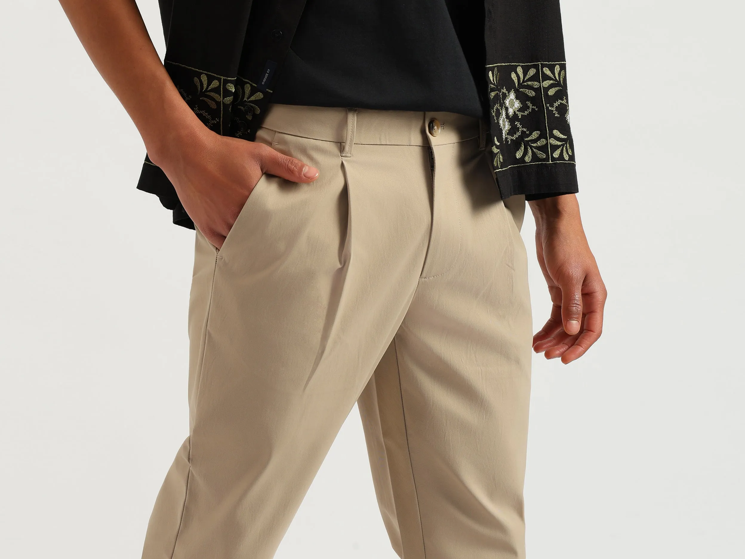 Solid Relaxed Fit Pleated Trousers