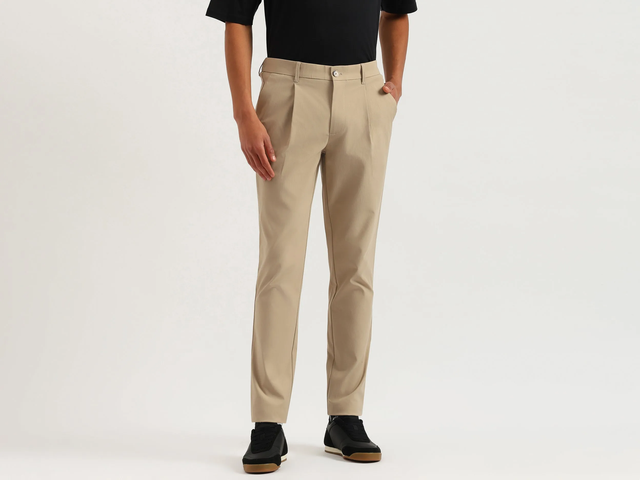 Solid Relaxed Fit Pleated Trousers