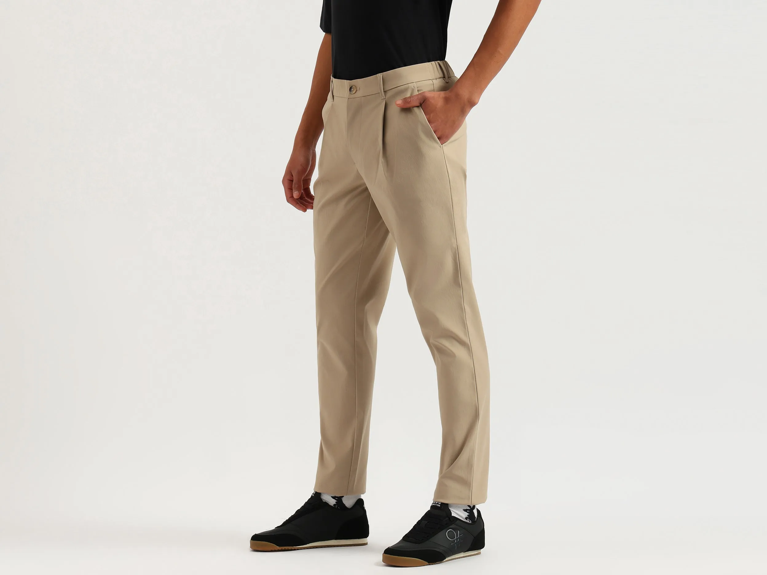 Solid Relaxed Fit Pleated Trousers