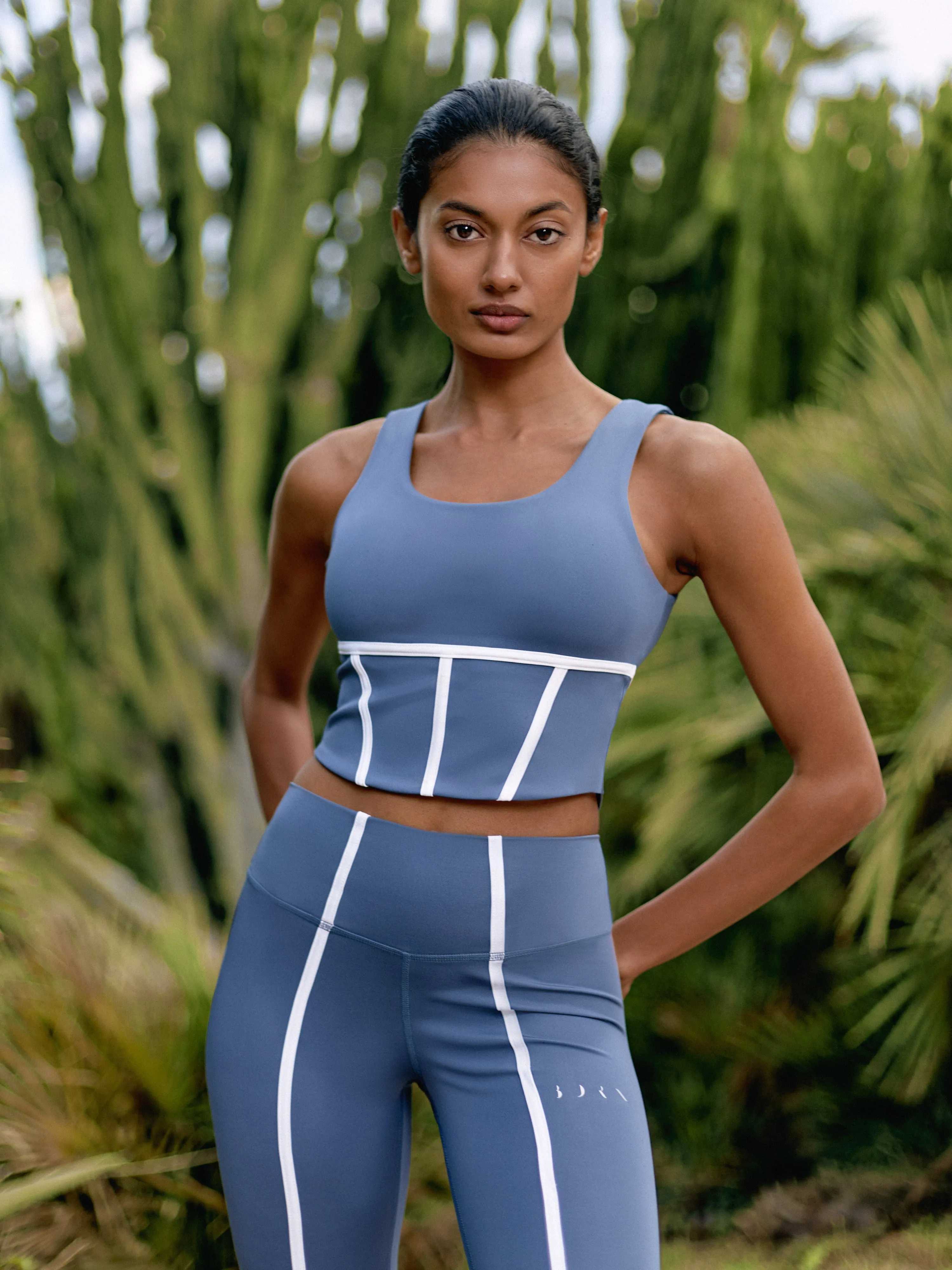 Top Vani Bluestone/White