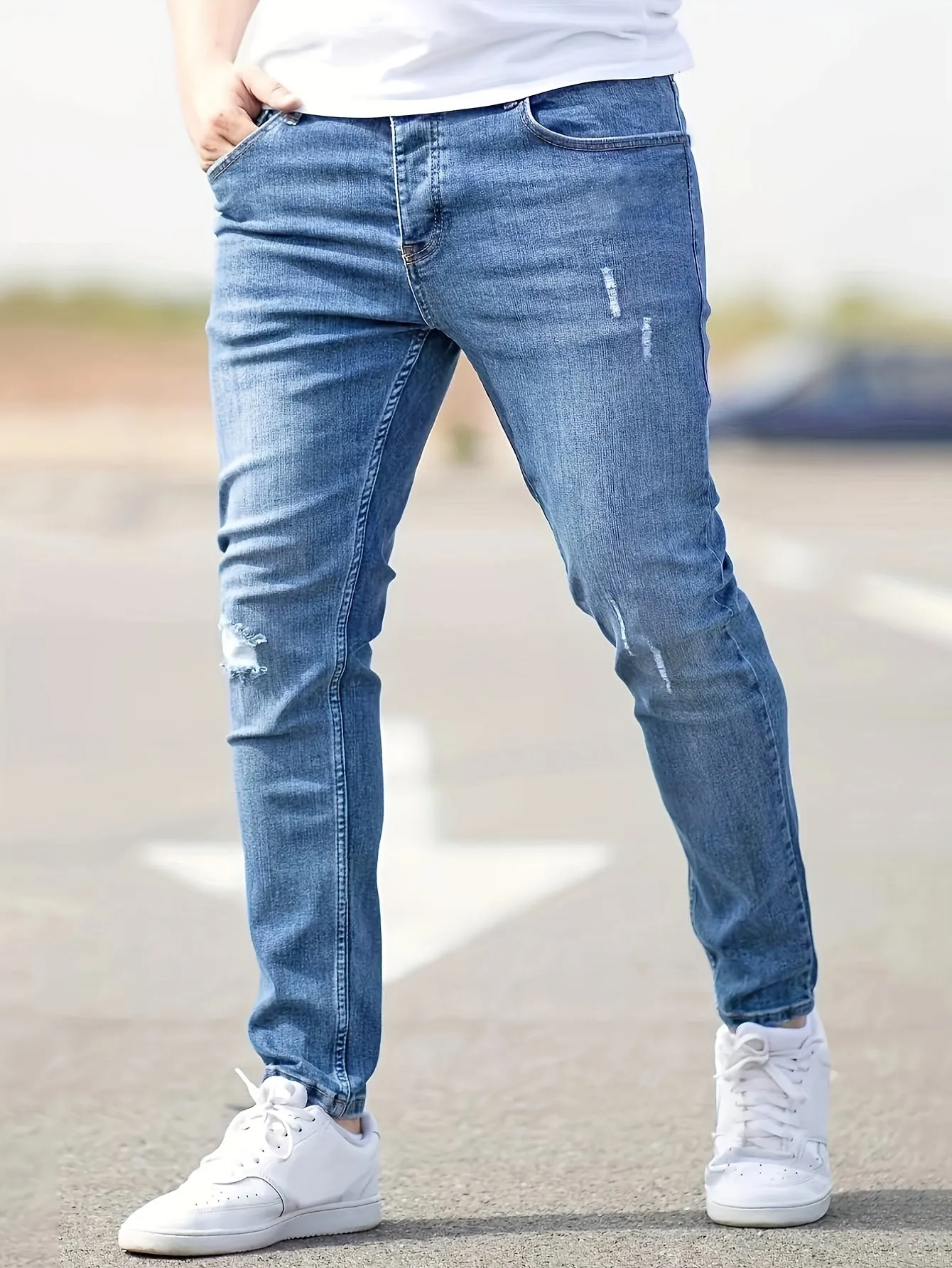 Trendy Men's Slim Fit Stretchy Ripped Knee Jeans