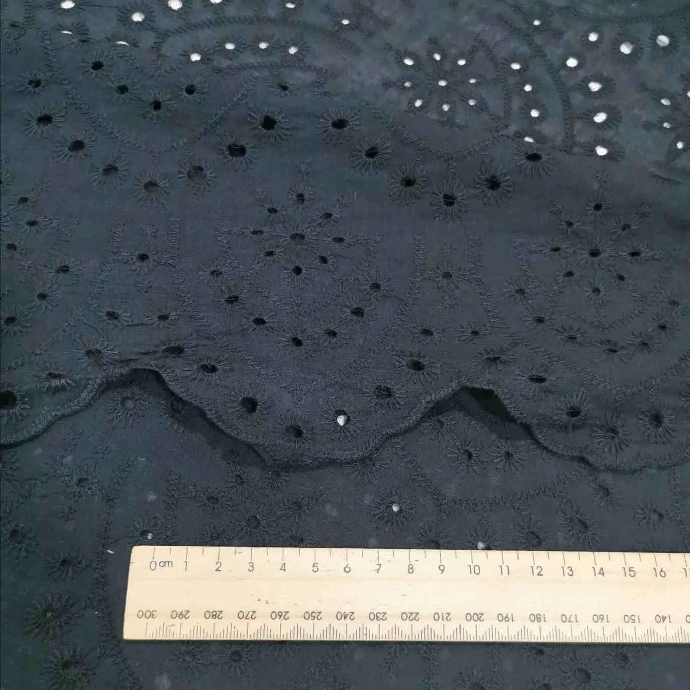 Winnie, Black - 1.35m piece