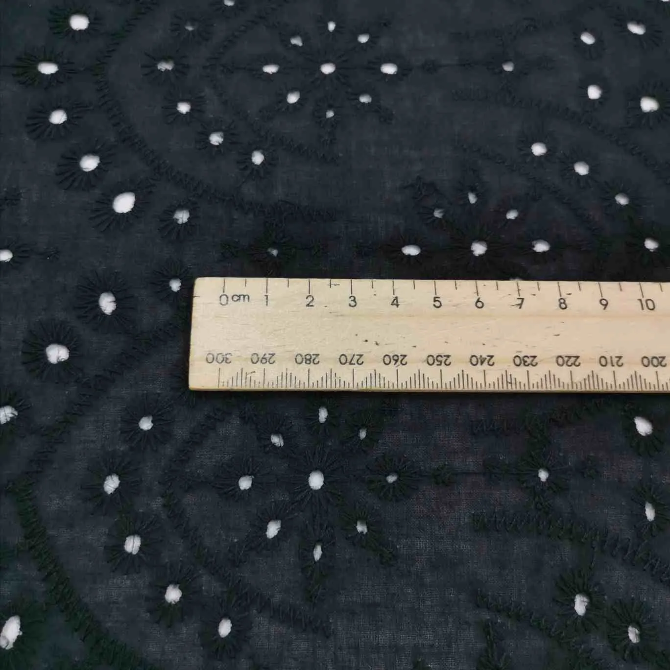 Winnie, Black - 1.35m piece