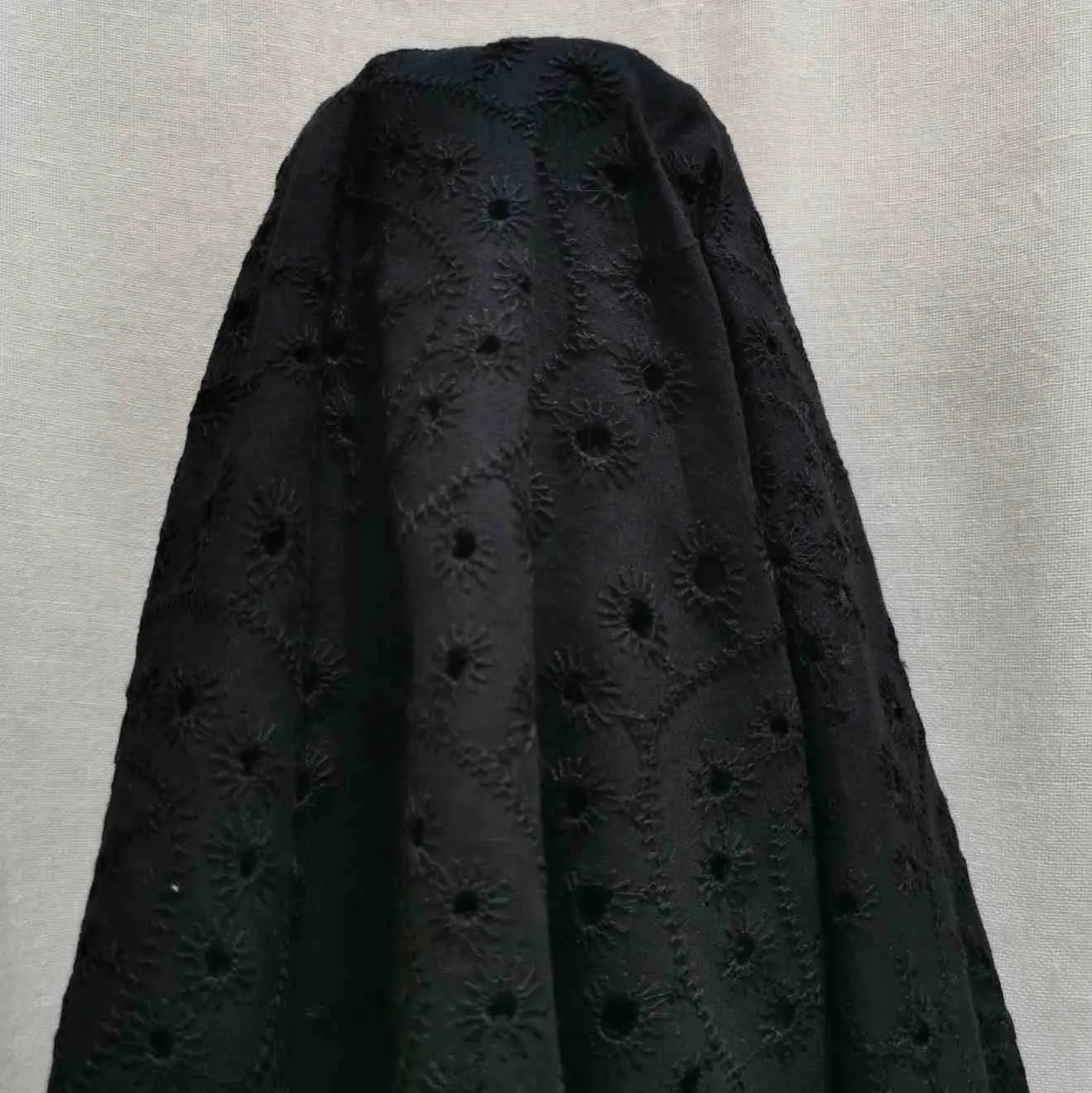 Winnie, Black - 1.35m piece