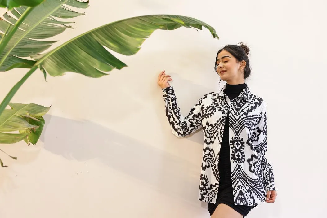 Women's Monochrome Ikat Shirt - Black & White Classic